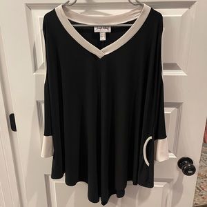 Flowy black top with pockets